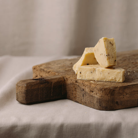 Peppercorn and Garlic Club Cheddar