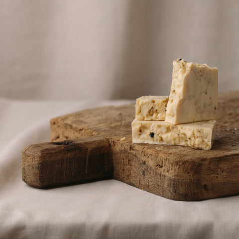 Peppercorn and Garlic Club Cheddar