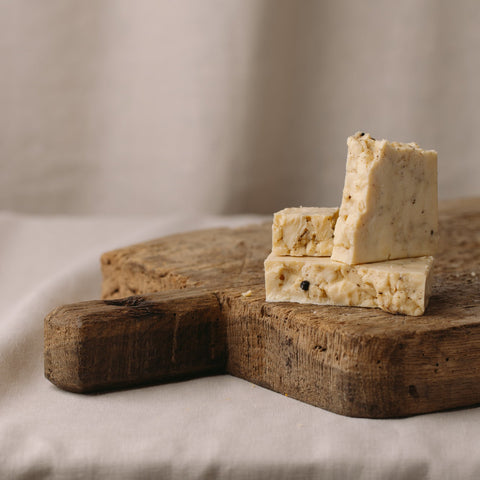 Peppercorn Cheddar 150g